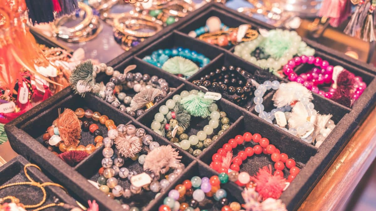 Adopter un bracelet de perles comme accessoire tendance