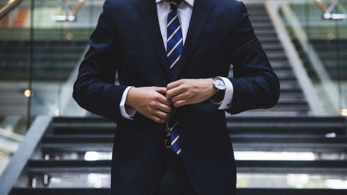 Costume homme : les modèles, coupes et styles à connaître avant d’acheter
