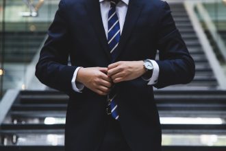 Costume homme : les modèles, coupes et styles à connaître avant d’acheter